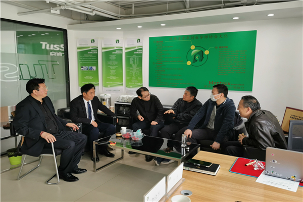 冯尧李晓智等几位老师就国际汉语教育项目进行交流_20200331.jpg