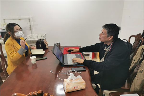 陕西红海人力资源有限公司负责人来访协会，向我会执行会长马永平老师咨询公司股权分配等问题20200409.jpg